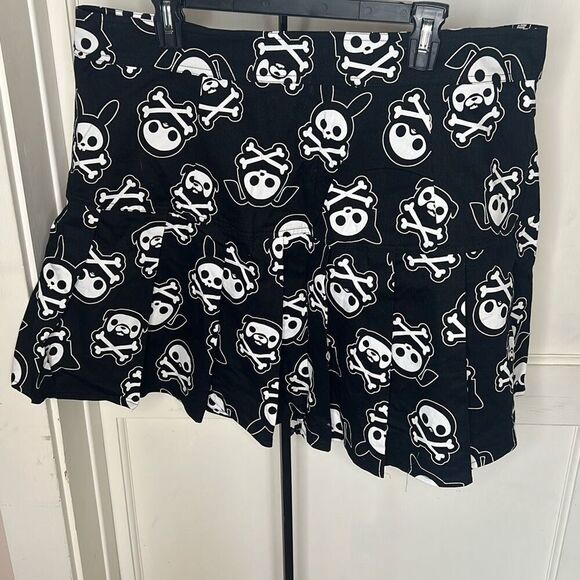 Hot Topic Skelanimals Crossbones Grommet Strap Pleated Skirt Plus Size 2 Nwot - Picture 4 of 5